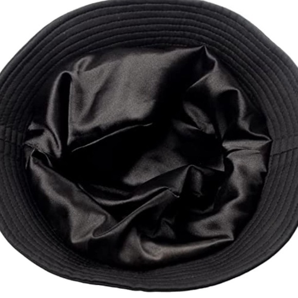 Steve Madden Women’s Satin Lined Bucket Hat One Size Black AUTHENTIC NWT - Picture 2 of 5